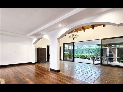 Luxury home in Santa Ana, Provincia de San José
