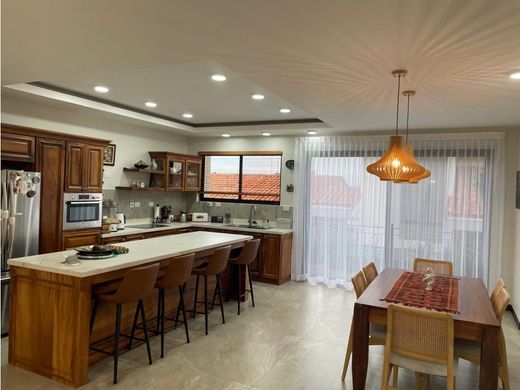 Luxury home in Santa Bárbaraa, Provincia de Heredia