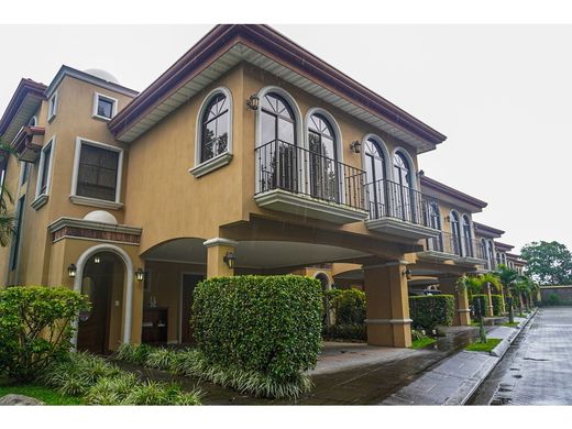 Casa de lujo en Curridabat, Provincia de San José