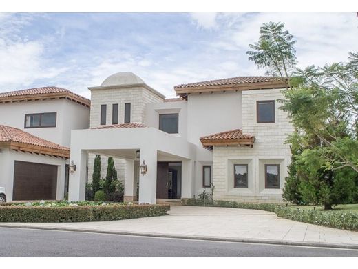 Luxe woning in Curridabat, Provincia de San José