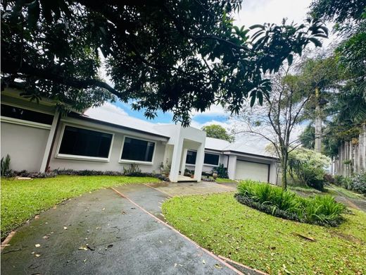 Luxury home in Belén, Carrillo