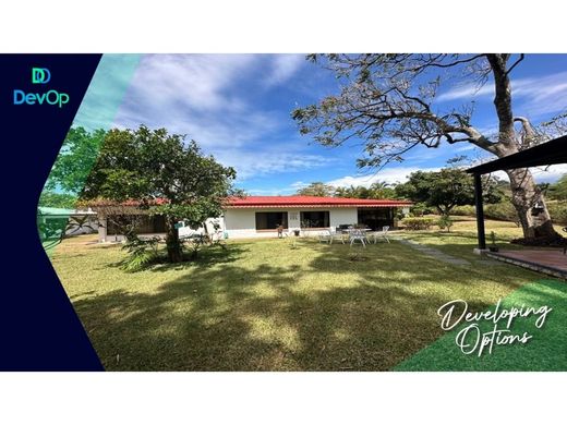 Luxury home in Belén, Carrillo