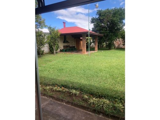 Casa di lusso a Santo Tomás, Provincia de Heredia