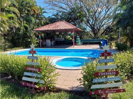 Cortijo o casa de campo en Turrúcares, Cantón de Alajuela