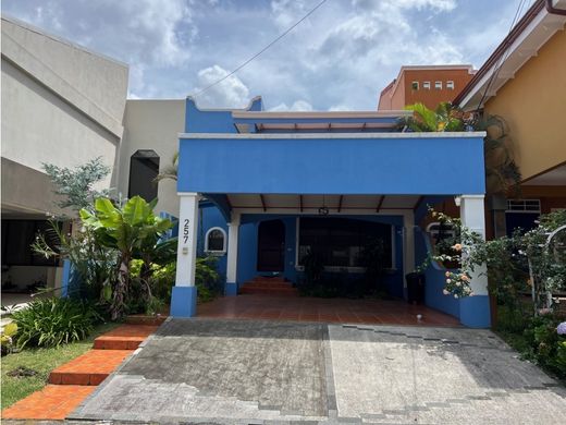 Luxe woning in Curridabat, Provincia de San José