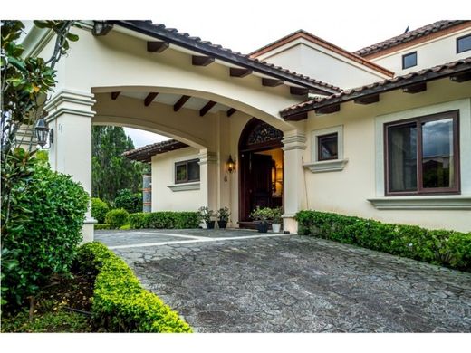 Casa de lujo en Santa Ana, Provincia de San José