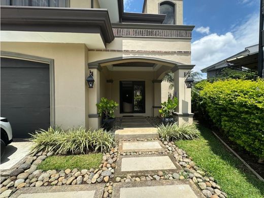 Maison de luxe à Carlos María Ulloa, Provincia de San José