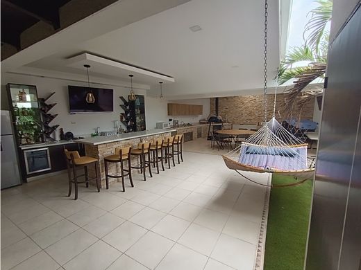 Luxury home in Santo Domingo, Provincia de Heredia