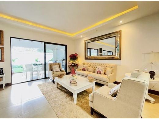 Πολυτελή κατοικία σε Santa Ana, Provincia de San José