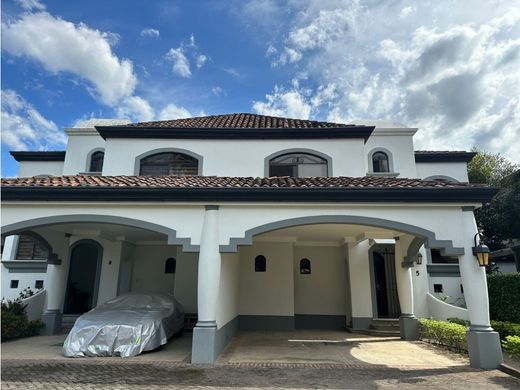 Luxury home in Santa Ana, Provincia de San José