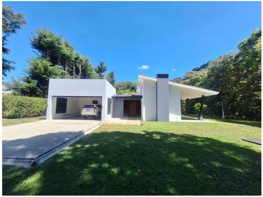 Luxus-Haus in San Rafael, Provincia de Heredia