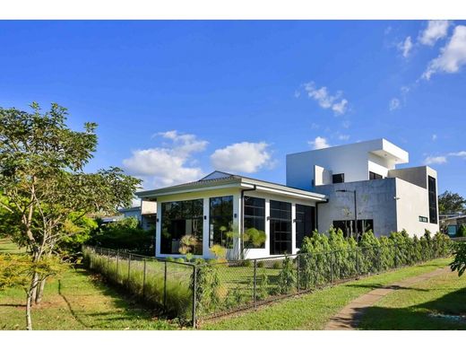 Luxury home in Guácima, Cantón de Alajuela