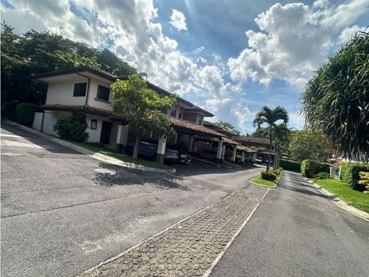 Complexes résidentiels à Santa Ana, Provincia de San José