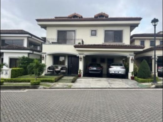 Luksusowy dom w Belén, Carrillo