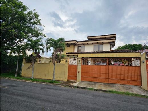 Casa de luxo - Belén, Carrillo