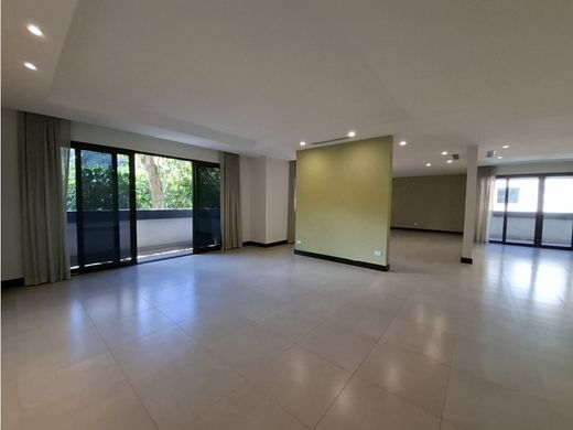 Residential complexes in Escazú, Provincia de San José