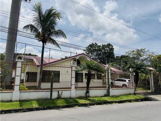 Luxus-Haus in Santa Ana, Provincia de San José