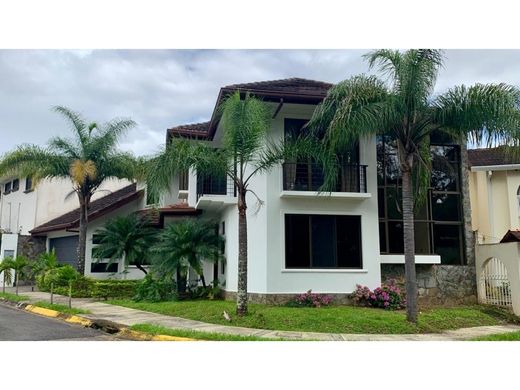 Luksusowy dom w Belén, Carrillo