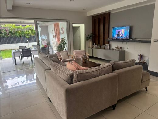 Luxury home in Santa Ana, Provincia de San José