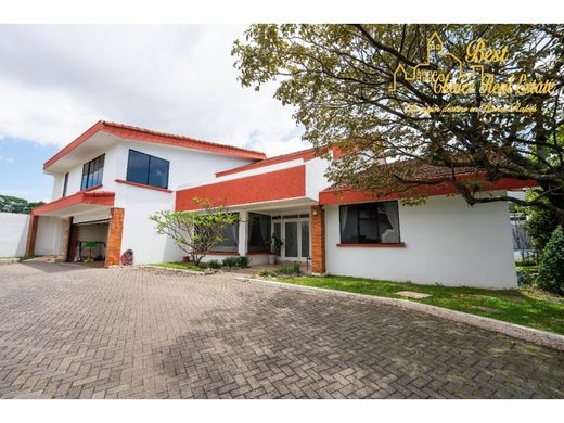 Luksusowy dom w Belén, Carrillo