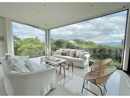 Luxus-Haus in Colón, Mora