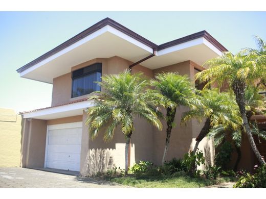 Luxury home in Santo Domingo, Provincia de Heredia