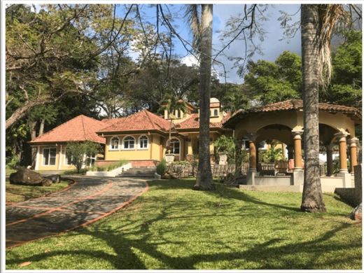 Luxe woning in Garita, La Cruz