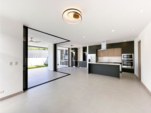 Πολυτελή κατοικία σε Escazú, Provincia de San José