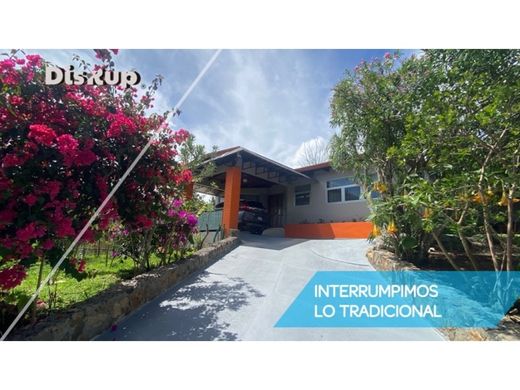 Luxus-Haus in Escazú, Provincia de San José