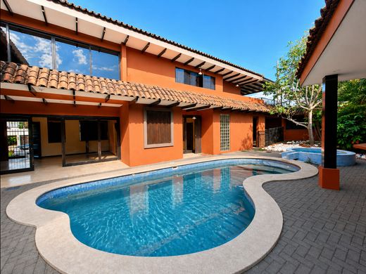 Casa de luxo - Belén, Carrillo