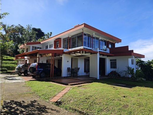 Luxe woning in San José, Cantón de San José