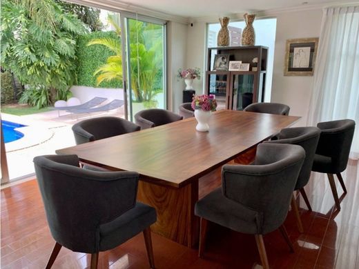 Residential complexes in Santa Ana, Provincia de San José