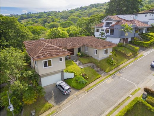 Luxus-Haus in Colón, Mora