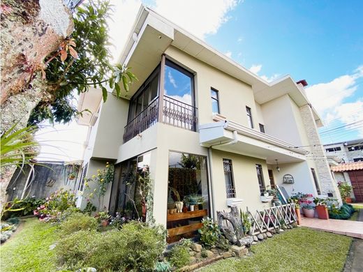 Luxury home in Santo Domingo, Provincia de Heredia