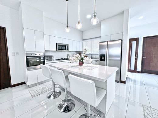 Casa di lusso a Escazú, Provincia de San José