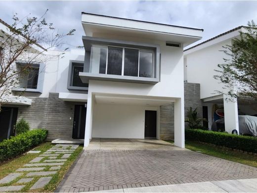 Luxury home in Escazú, Provincia de San José