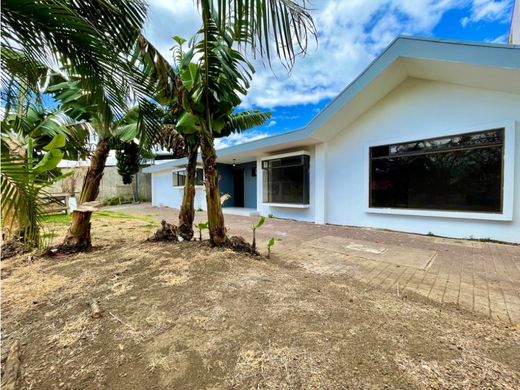 Luxury home in Belén, Carrillo