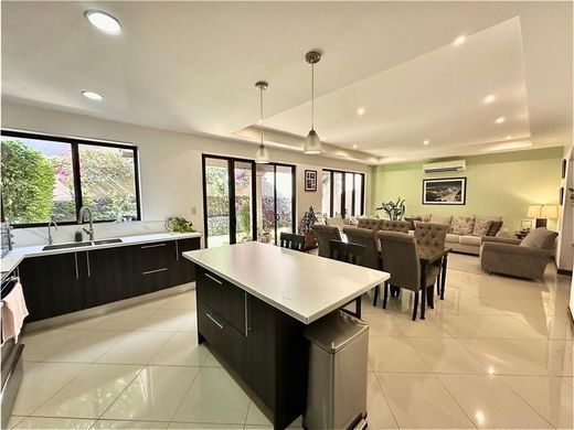 Casa di lusso a Escazú, Provincia de San José