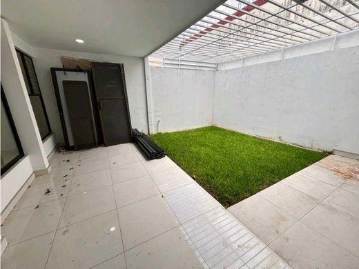 호화 저택 / Pavas, Cantón de San José