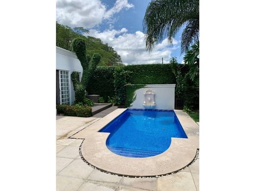 Kamienica w Santa Ana, Provincia de San José