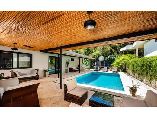 Luxury home in Tamarindo, Santa Cruz