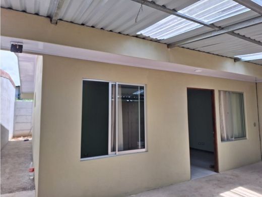 Luxus-Haus in Echeverría, Flores