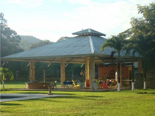 Luxe woning in Agujas, Golfito