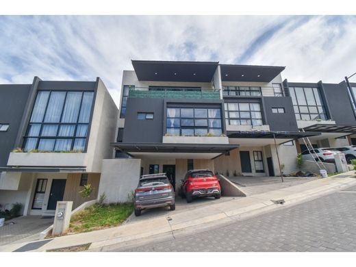 Casa di lusso a Escazú, Provincia de San José