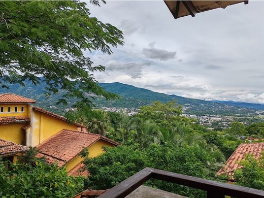 منزل ﻓﻲ Santa Ana, Provincia de San José