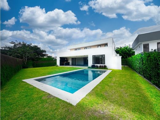 Luxury home in Santa Ana, Provincia de San José