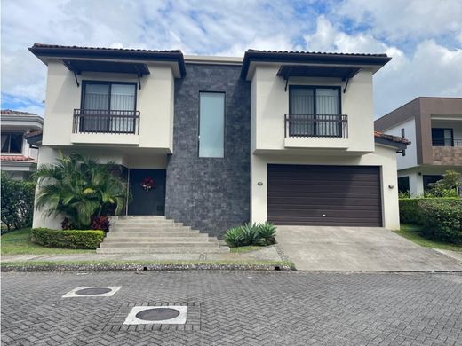 Luxury home in Santa Ana, Provincia de San José
