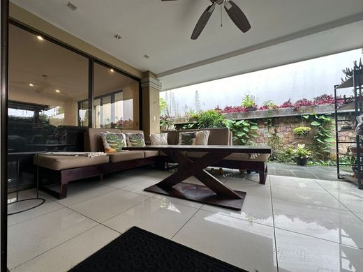 Luxury home in Escazú, Provincia de San José