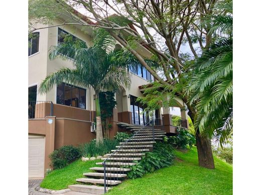 Luxus-Haus in Colón, Mora