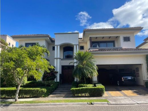 Kamienica w Santa Ana, Provincia de San José